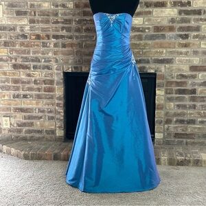 Elegant Blue Strapless Evening Gown